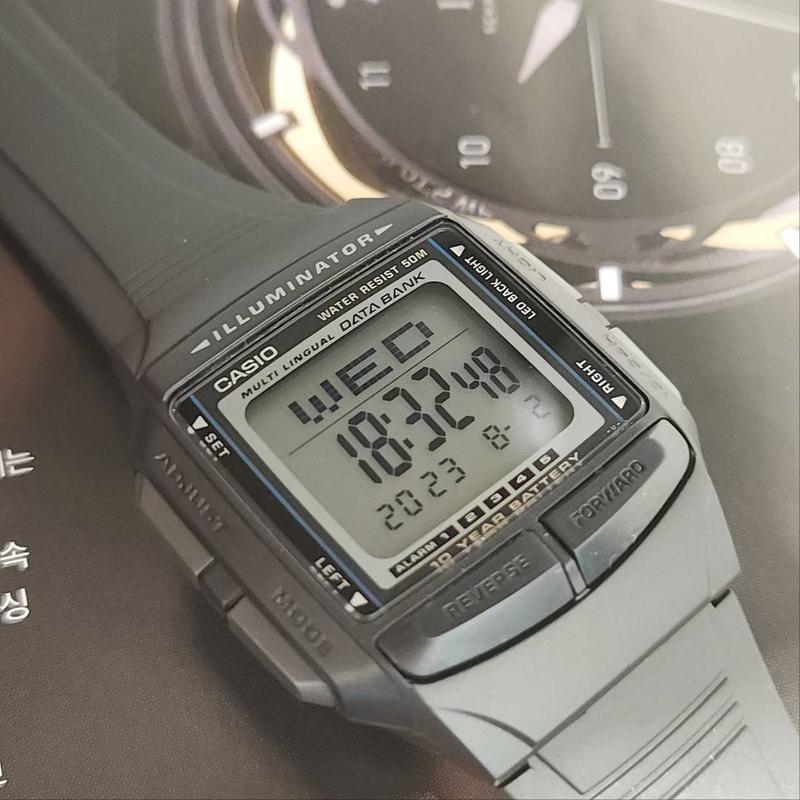 データバンク レトロ電卓腕時計 スクエアスポーツウォッチ