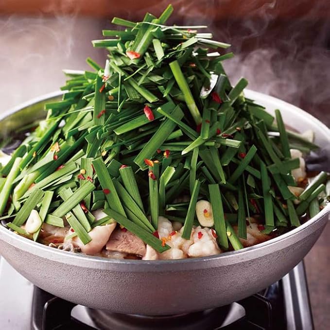 ZIP・せっかくグルメ出演元祖もつ鍋 地もつ鍋 セット 900g 5～6人用 スープ付 ちゃんぽん にんにく 唐辛子付き 醤油 九州 博多 名物 お取り寄せ 大容量 (冷凍)