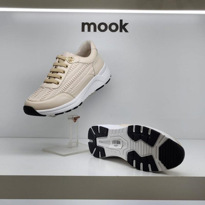 女性のハートの装飾シャーリングスニーカー422351 AP HPIP3SD 17,976円