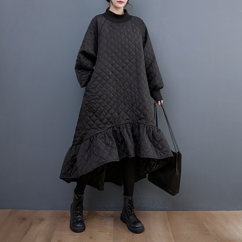 裾フリルキルティングワンピース ワンピース キルティング アシンメトリー プルオーバー ルーズ 黒 韓国 レディース オルチャン タートルネック ミモレ丈 フリル 可愛い 大人可愛い