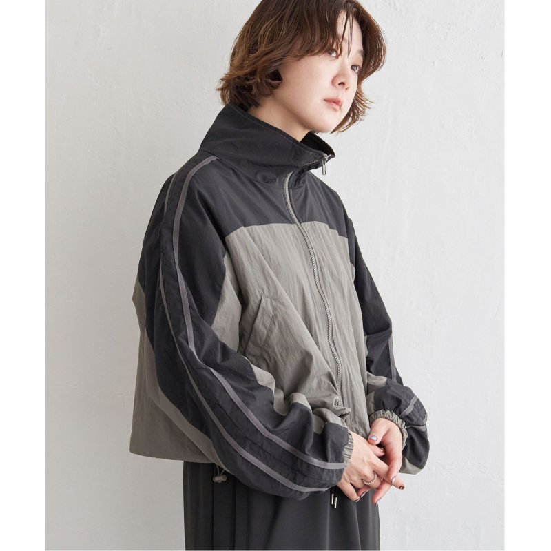 ナイロンショートトラックジャケット
