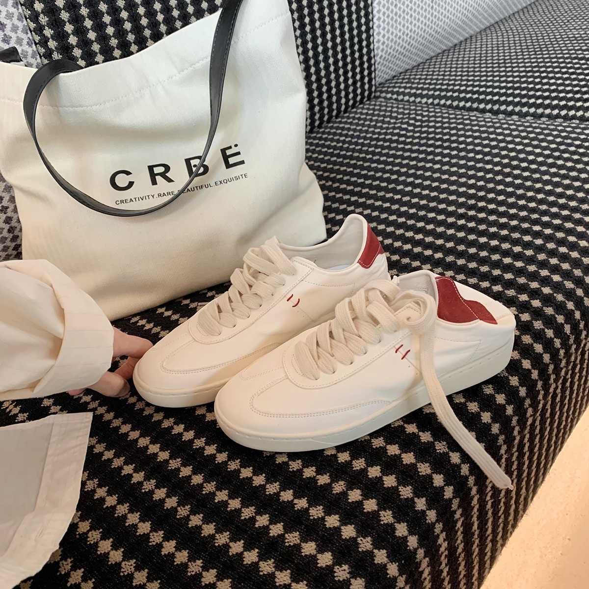 グレープママの同じスタイルの本革カラーマッチングレースアップカジュアル万能スポーツスニーカーラウンドトゥホワイトシューズレディースドイツトレーニングシューズ新スタイル