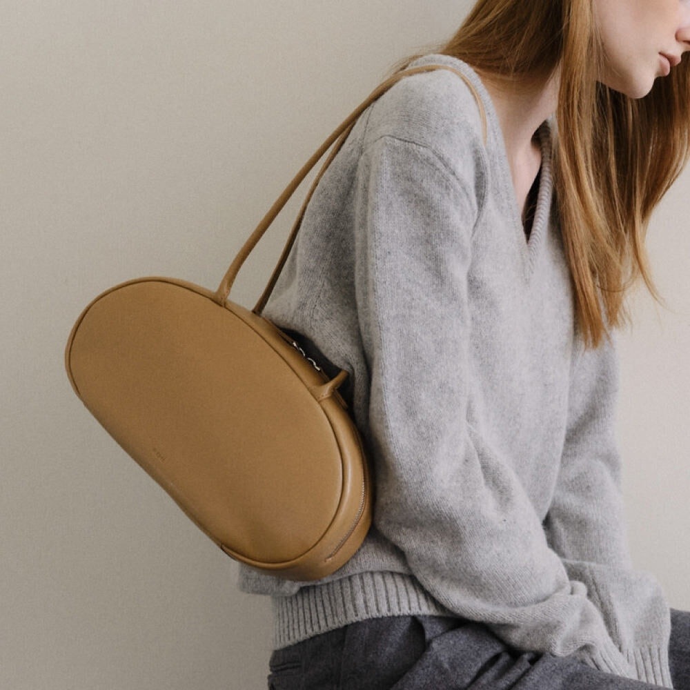 Low Seoul ミディアムペブルショルダーバッグリンクルバーントオークル