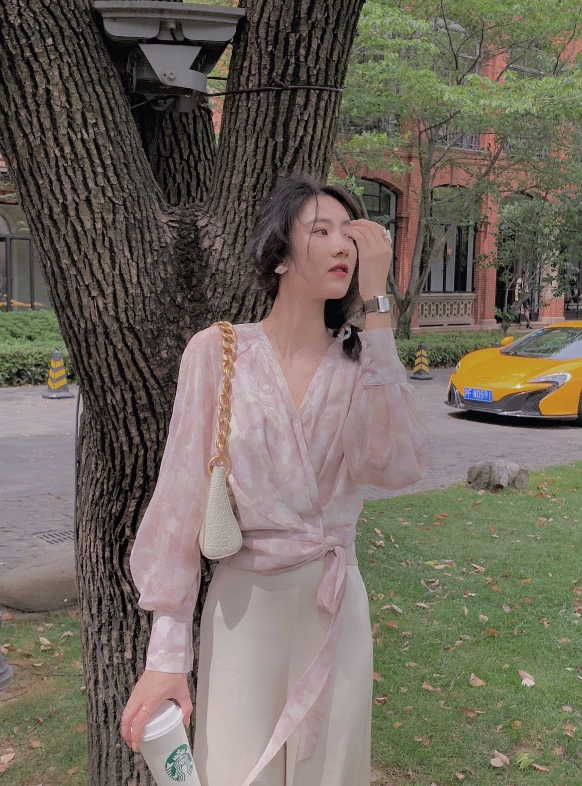 シャツ レディース 夏 デザインセンス ニッチ ホワイト シフォン Vネック トップ シャツ ジャケット ホワイト ピンク S M L トップス 袖あり かわいい 大人可愛い きれいめ シンプル