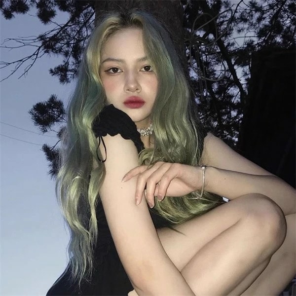 ウィッグ ロング カール ウェーブ 巻き髪 フルウィッグ ロングウィッグ 可愛い コスプレ ロリータ ゴスロリ 原宿 レディース コスチューム 仮装 大人 おしゃれ イベント 学園祭 演劇 舞台 学芸