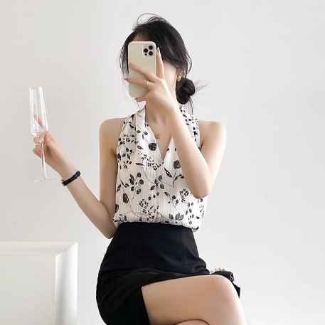 レディース トップス ブラウス ノースリーブ Vネック プリーツ かわいい 大人可愛い きれいめ シンプル 上品 おしゃれ ガーリー 個性的 エレガント モダン 主役級 存在感 抜け感 ラブリー