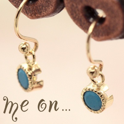 me on... K10イエローゴールド シンプル 一粒ターコイズ トルコ石 フックタイプピアス