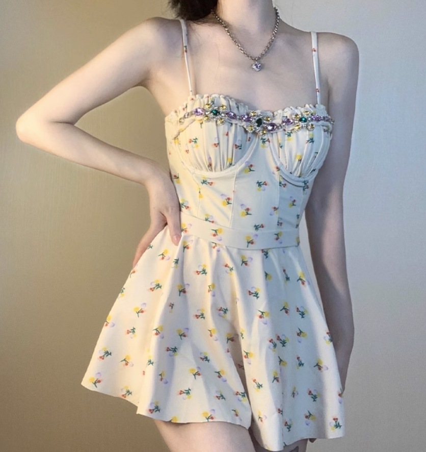 水着 デート モテアイテム スイムウェア ワンピース フリル 大人可愛い きれいめ 上品 おしゃれ かっこいい 大人可愛い ラブリー キュート ガーリー クール モード系 セクシー エレガント 存在感