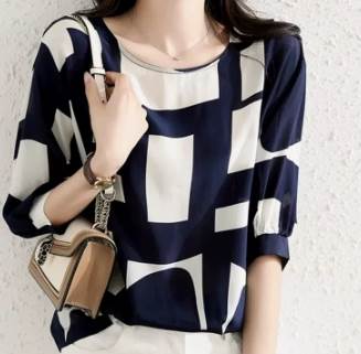 レディース トップス ブラウス カットソー 5分袖 7分袖 ラウンドネック ストレート 大人可愛い きれいめ カジュアル 上品 おしゃれ こなれ感 エレガント 主役級 存在感 とろみ感 抜け感 総柄