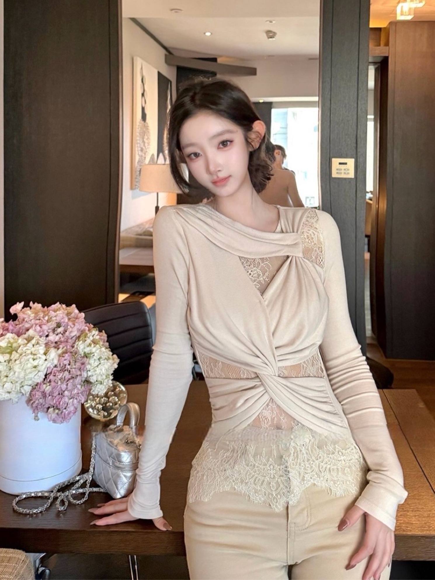 フェミニンアシメツイストレースTシャツ