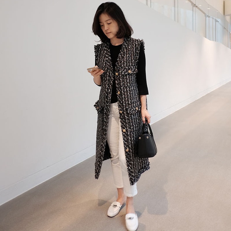 アウター ベスト ロングベスト ジレ Vネック 前開き デザインボタン かわいい 大人可愛い きれいめ シンプル 上品 きちんと おしゃれ かっこいい カジュアル レトロ ラフ ルーズこなれ感 個性的