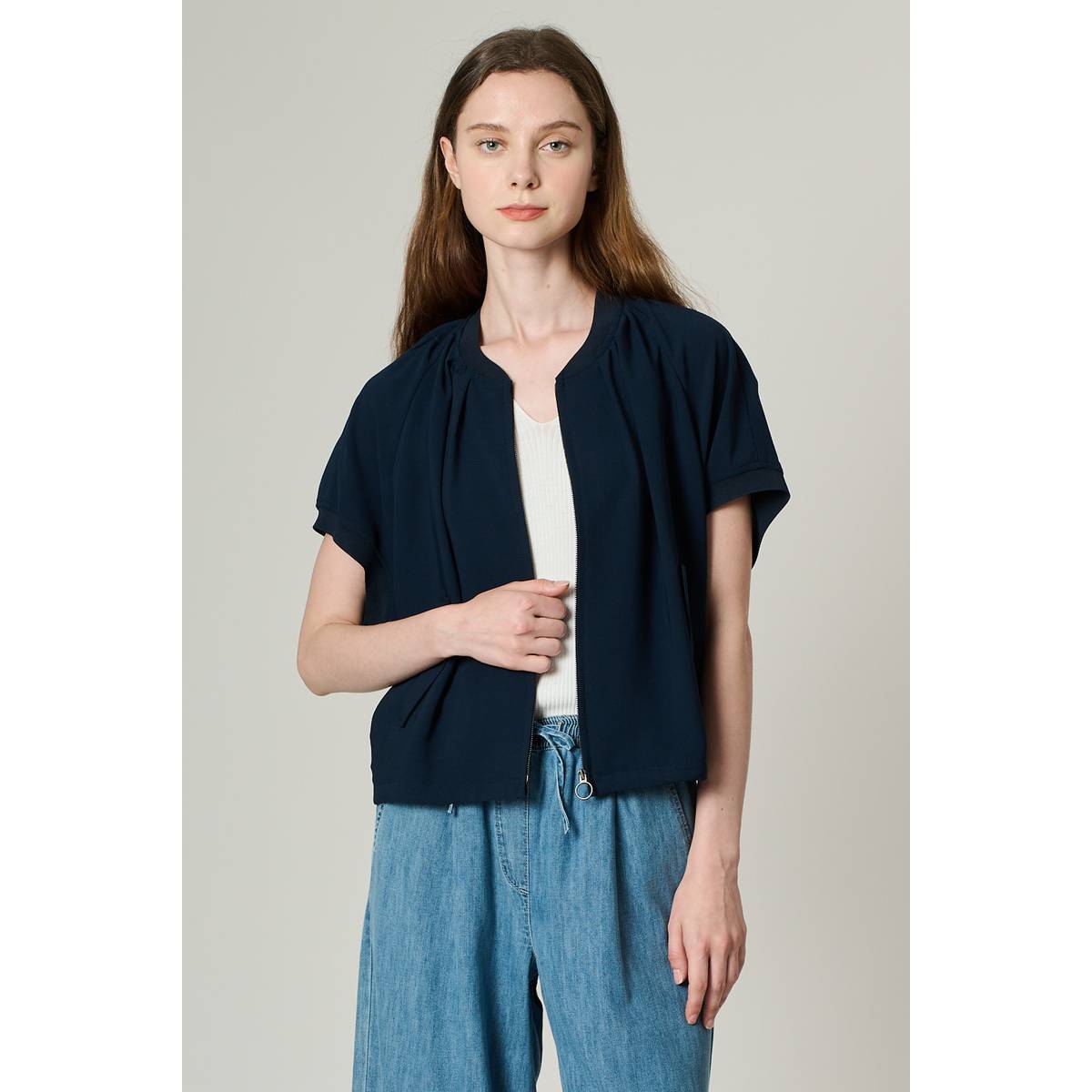 [韓国オフィスコーデ きれいめ] ドローストリング クロップドジップアップジャンパー 7,374円