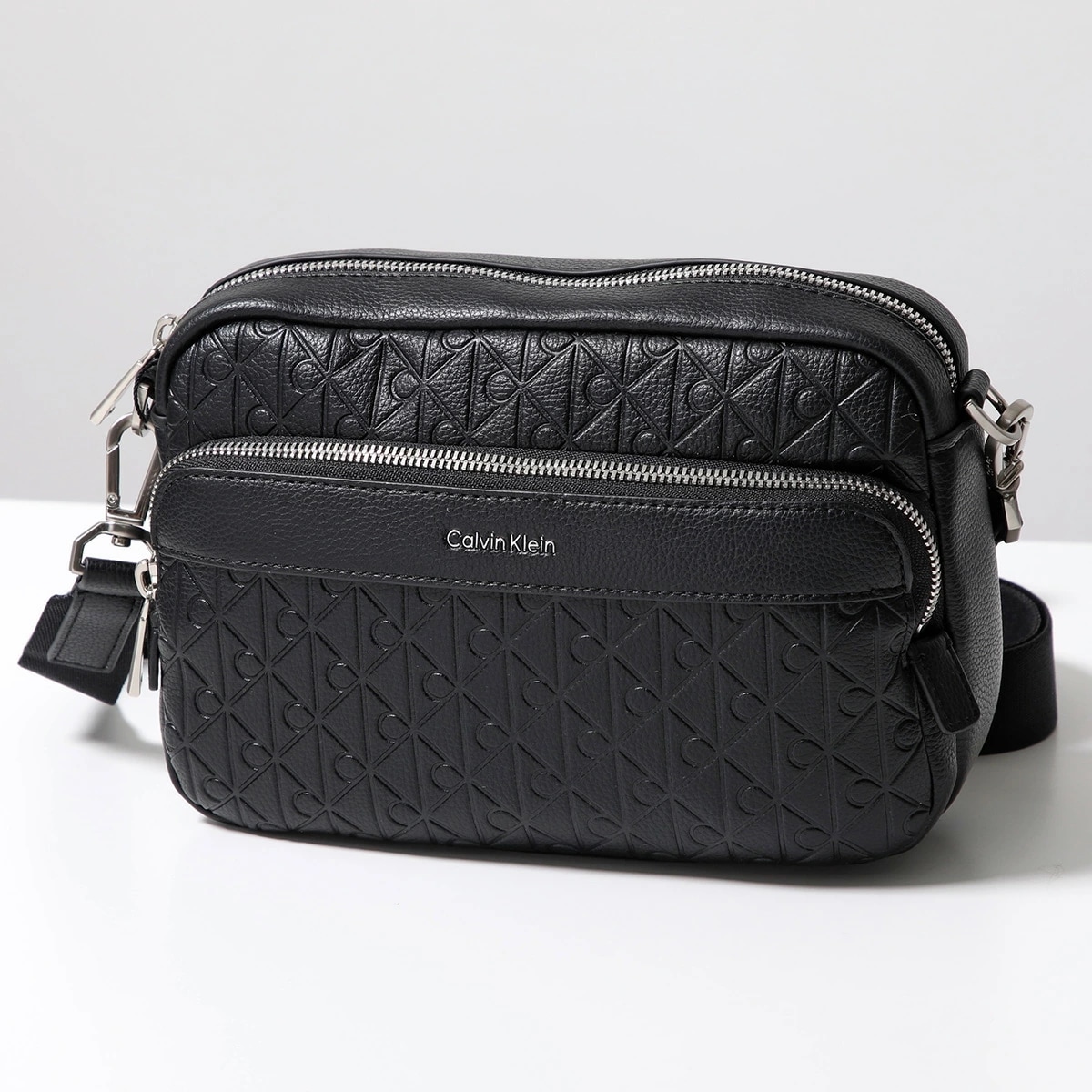 Calvin Klein カルバンクライン ショルダーバッグ EMBLEM AOP EMBOSS CAMERA BAG LV04D3203G メンズ エコレザー ロゴ 鞄 UB1/BLACK