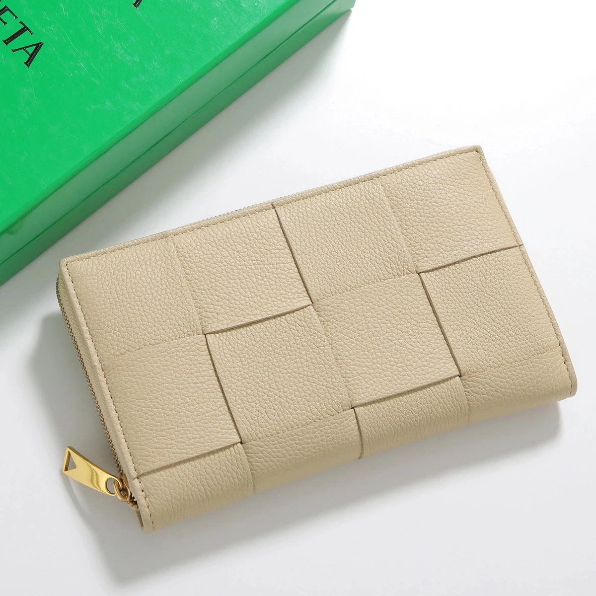 BOTTEGA VENETA ボッテガヴェネタ 長財布 651368 VCP14 レディース マキシイントレ ラウンドジップ レザー 9776