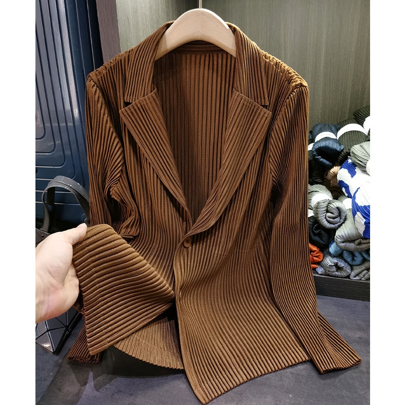 シンプルで純粋な2粒のしわの小さいスーツのコートの気質の通勤上着の秋 5,648円