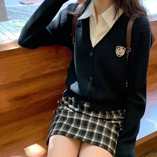 学生風 トップス アウター セーター カーディガン 袖あり 長袖 Vネック 刺繍 ボタン ニット かわいい 大人可愛い きれいめ シンプル カジュアル おしゃれ ルーズ 個性的 無地 春 秋 冬 5,966円