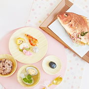 出産お祝い|花むすび・えん お食い初めセット もえみずき 鯛 (国産天然真鯛) 料理 赤飯 蛤のお吸い物 歯固めの石付 冷凍 (プティ(1人分))