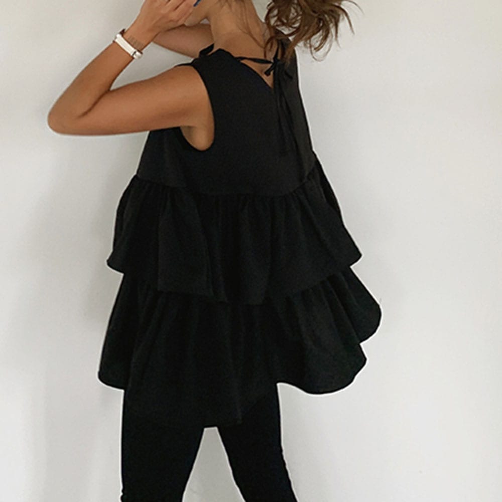 トップス ブラウス 袖あり ノースリーブ ラウンドネック フレア ペプラム フリル バックシャン バックコンシャス 大人可愛い きれいめ シンプル 大人 上品 おしゃれ お洒落 大人女子