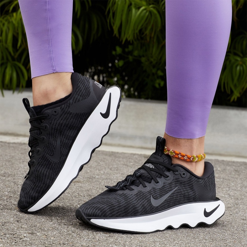 NIKEモティバウーマンズDV1238-001