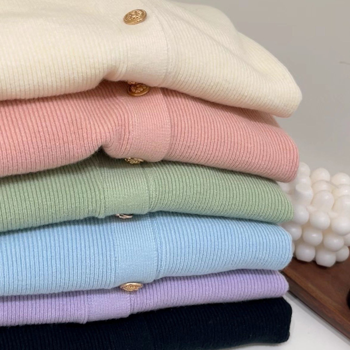 カーディガン パール調ボタン ニットカーディガン ニット Vネック 長袖 韓国 レディース オルチャン ボタン 前開き ルーズ かわいい 可愛い キュート 大人可愛い 大人女子 シンプル