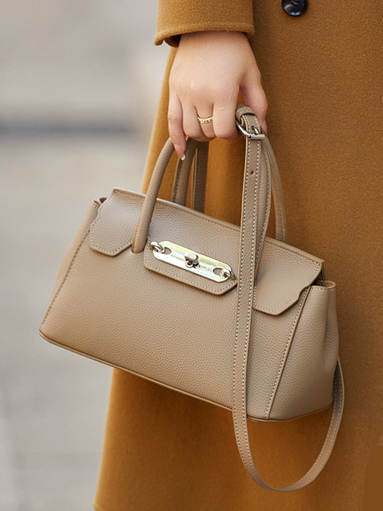 本革トートバッグ　レディース本革バッグ　本革通勤ショルダーバッグ　旅トートバッグ　レディースバッグ　軽量バッグ　お洒落なカバン　韓国バッグ　ins人気