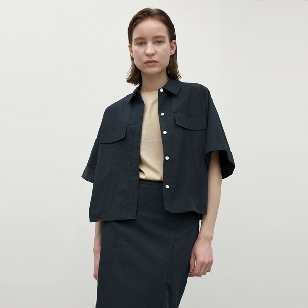 (BL-4226)ESSENTIAL PIN TUCK SET-UP SHIRT