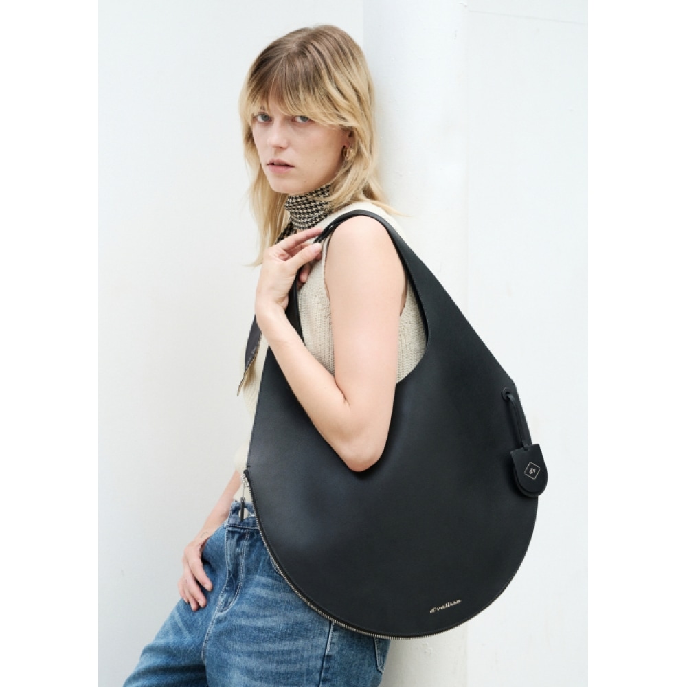 DVALISSE ミューズファンシェイプレザーショルダーバッグ