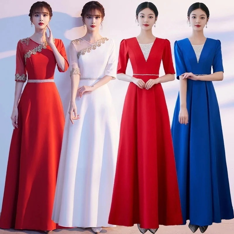 大人 イブニングドレス 大合唱 詩朗読 ロングスカート 衣装 女性 赤い歌コンクール 気質 司会者 ステージ