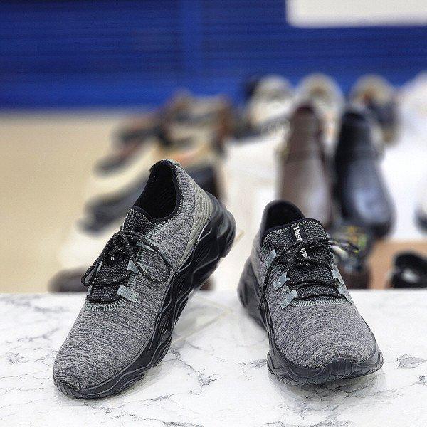 男性4CMグレー軽量デイリーシューズ3MP701