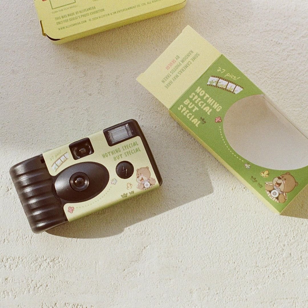 (未開封新品)（フィルムカメラ）スリムレッドベルベットRed Velvet Nothing Special But Special DISPOSABLE CAMERA 8,375円