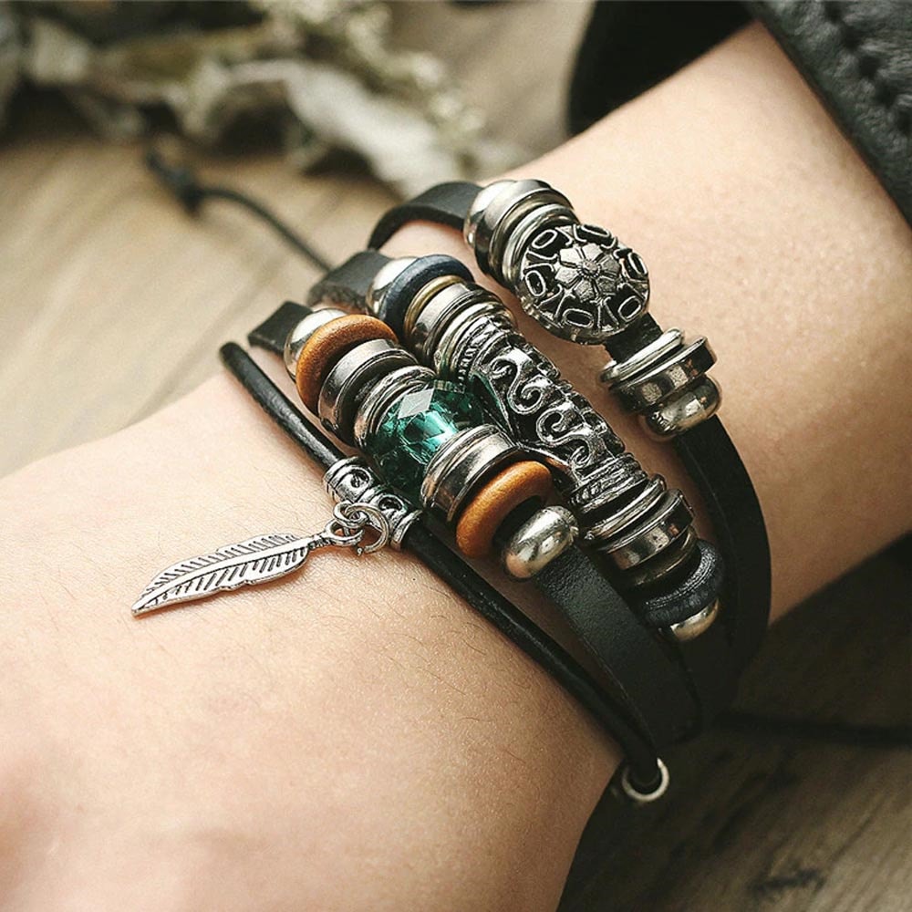 プレゼント 父の日 彼氏 レディース メンズ 皮ひも 革紐 重ね付け 手首 黒色の皮 黒色い革 レザーブレスレット 4連ラップブラック フェザーエスニック ギフト Stv00 xx 結婚式 ブレスレット バングル 限定価格セール Vivalafocaccia Com