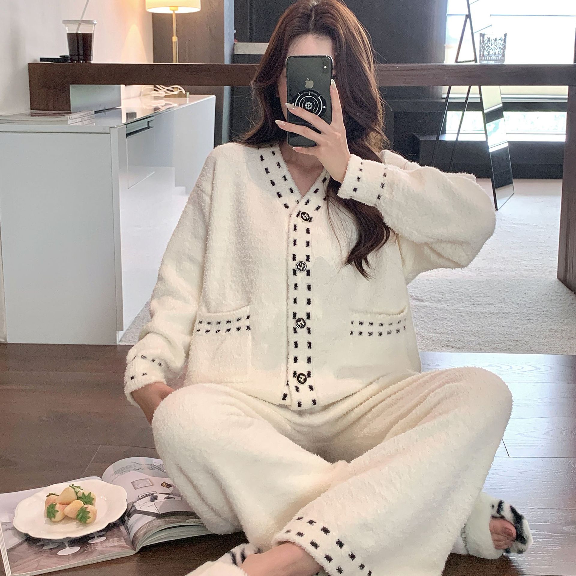 の女性用ネックカーディガンパジャマ厚みのあるレディースの小さな香りのホーム服セット外でも着られます