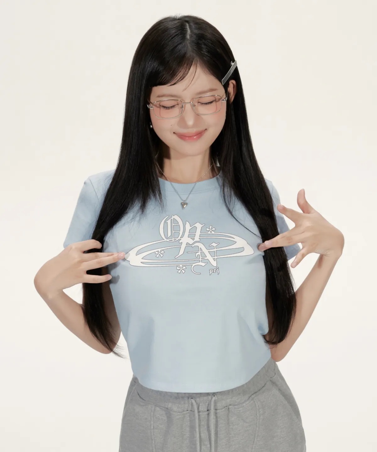 [IVE REI モデル着用] W Cropped OPN Half T Shirt - Sky Blue, Black 韓国の人気ファッションブランド