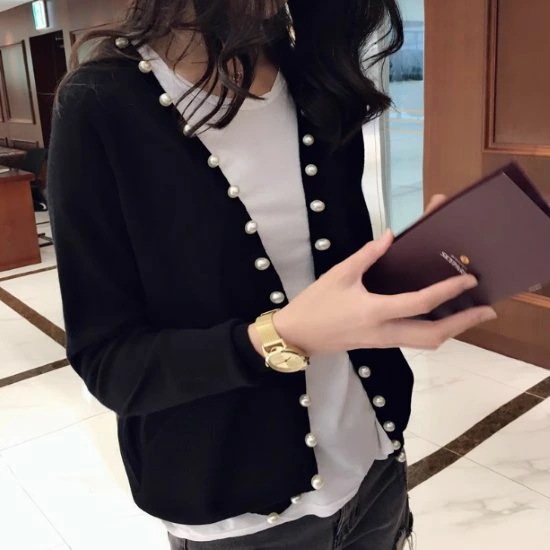 ニットカーディガン レディース カーディガン 羽織 Ｖネック 長袖 パール装飾 シンプル 無地 カジュアル お出かけ おしゃれ きれいめ エレガント ファッション 女性 コットン 黒 ブラック ニット