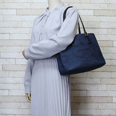 極美品✨レオナール セットアップ 人物、花柄 肩パッド入り 金ボタン