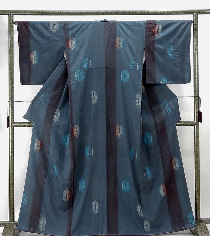 紬 未着用美品 正絹 悠遠 幾何模様 身丈163cm 裄丈65.5cm 紬 未使用 新古品 着物