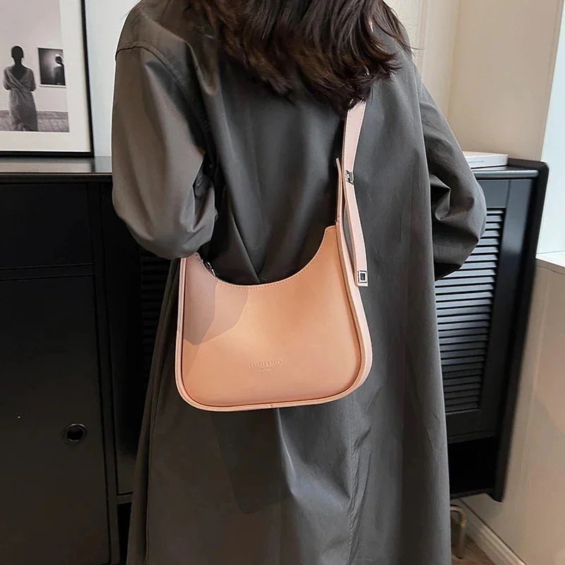 斜め掛けバッグ ショルダーバッグ ハンドバッグ カジュアルバッグ レトロ リンジ 郵便小包大容量 多機能 軽量 OL通勤 百掛け 日系 シンプル ins