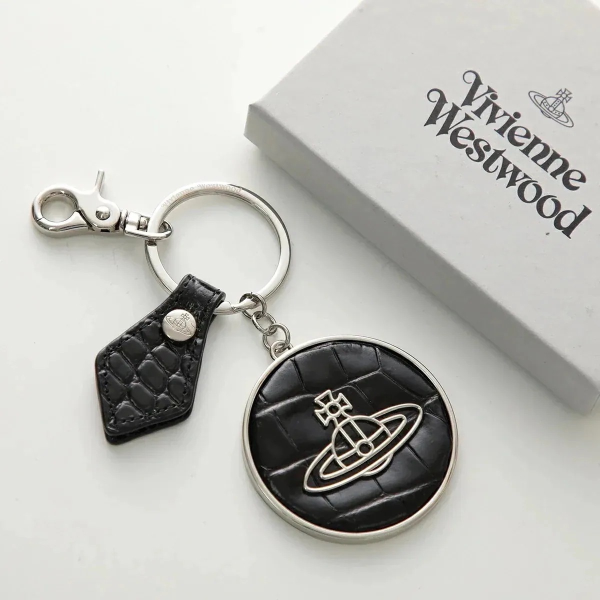 Vivienne Westwood ヴィヴィアンウエストウッド キーリング 82030103 L0039 レディース メンズ レザー オーブ キーホルダー バッ