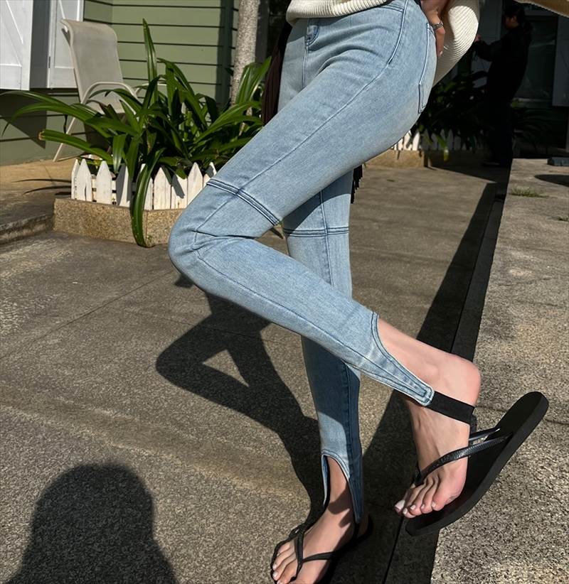 デニム レギンス パンツ ゴム カジュアル おしゃれ 楽ちん タイト 細身 ボトムス アンクル丈 ハイウエスト ウエストゴム ポケット コットン かわいい 大人可愛い シンプル かっこいい こなれ感