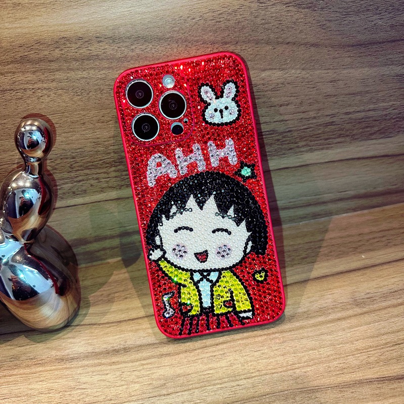 手作り iPhoneケース ちびまる子ちゃん キラキラのレッドラインストーン iPhone16/15/14/13/12/11ケース Plus Pro Max