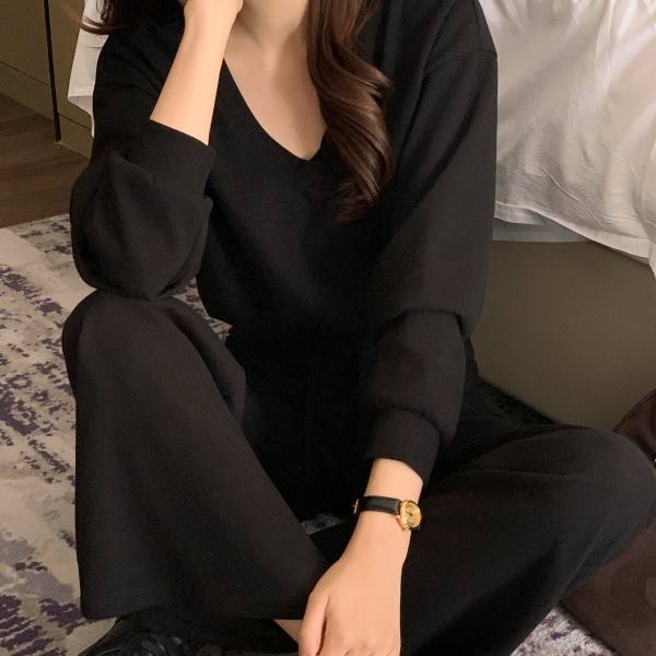 (韓国製)（ピーチ起毛／なめらか肌触り） Vネックトレーナー＆ブーツカットゴムパンツ セットアップ st2980