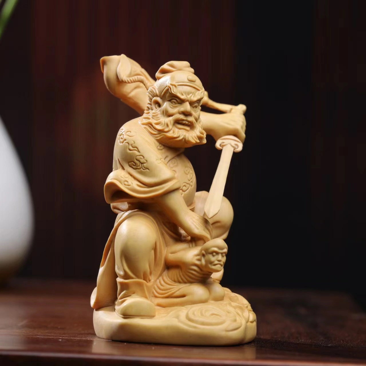 「10％OFFクーポン配布中」木彫りの仏像 鍾馗様【鍾馗鎮宅聖君】10cm 高級天然ツゲ木彫り 厄除けの神 仏像 神像 鍾天師 手作り 木製 フィギュア 【オブジェ 置物】疫病退散 厄災除け 風水