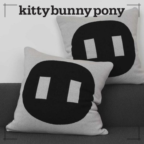 kittybunnypony公式 ニットクッションカバー単品 45ボタンアップ Gray