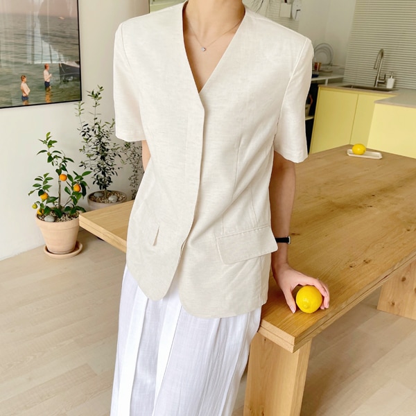 送料0円!韓国ファッション素敵 ヒドゥンボタン ノーカラー リネン 半袖ジャケット(outer1217) 6,291円
