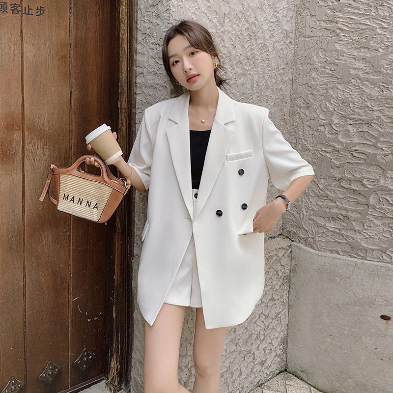 実際の2024白いスーツスーツ女性夏の新しい韓国の緩い半袖小さなスーツショートパンツ2点セット