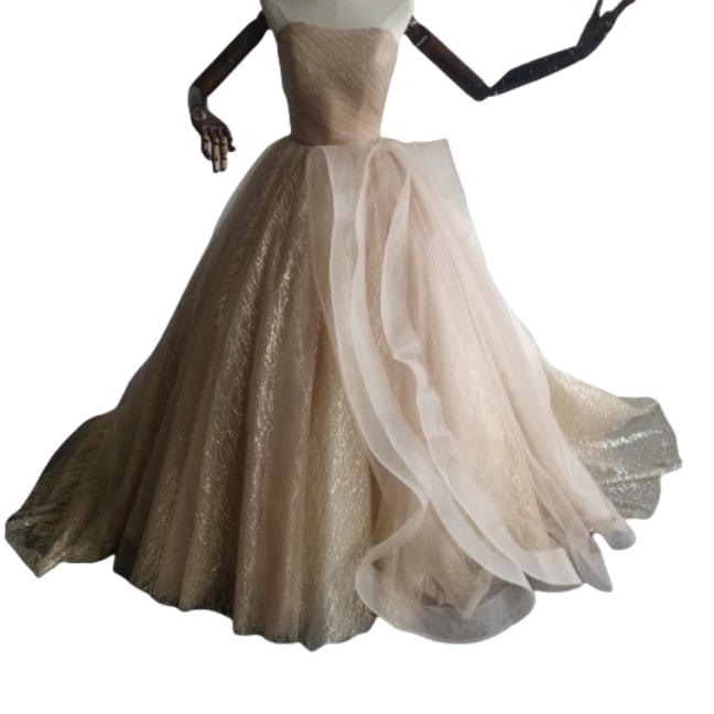 上品！シャンパン色 カラードレス キラキラチュール ベアトップ ラッフルフリル 編み上げ 前撮り