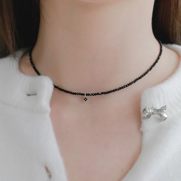 Black mid flower Necklace おしゃれ アイドル愛用ブランド 韓国人気 韓国ファッション