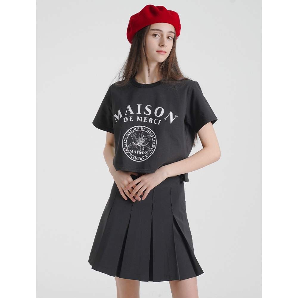 ファビュラスアーカイブ女性用レリスプリントシングルクロップTシャツブラック (FCC2TS430W) 5,162円