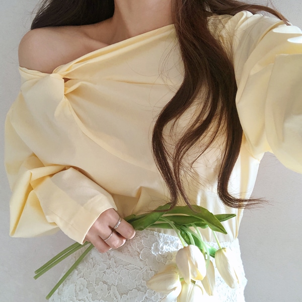 送料0円! 韓ファッション +一目惚れしたスパンねじれシャーリングブラウス(bl627)