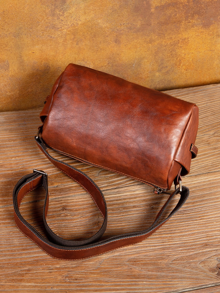 時間が復古します真皮の男の包み単肩のショルダーバッグカジュアルな小さいリュックサック植なめし牛革の手で色を拭いてバケツ男の包み 7,585円